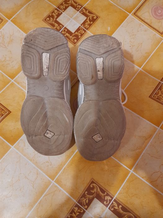 Кроссовки весна-осень 37р