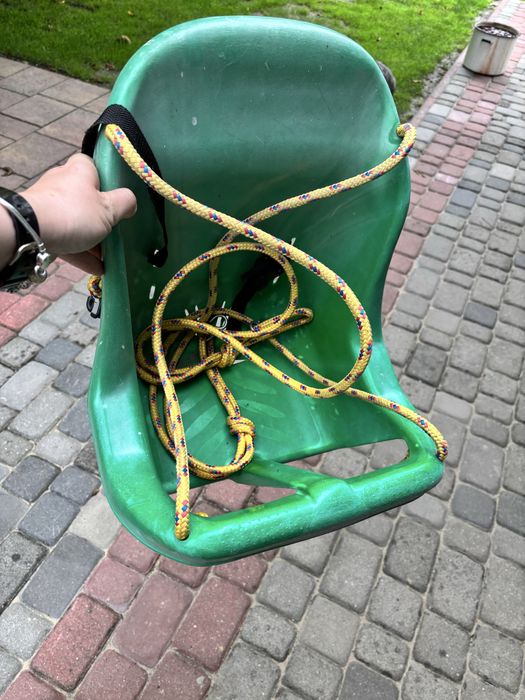 Hustawka dla dziecka z pasami