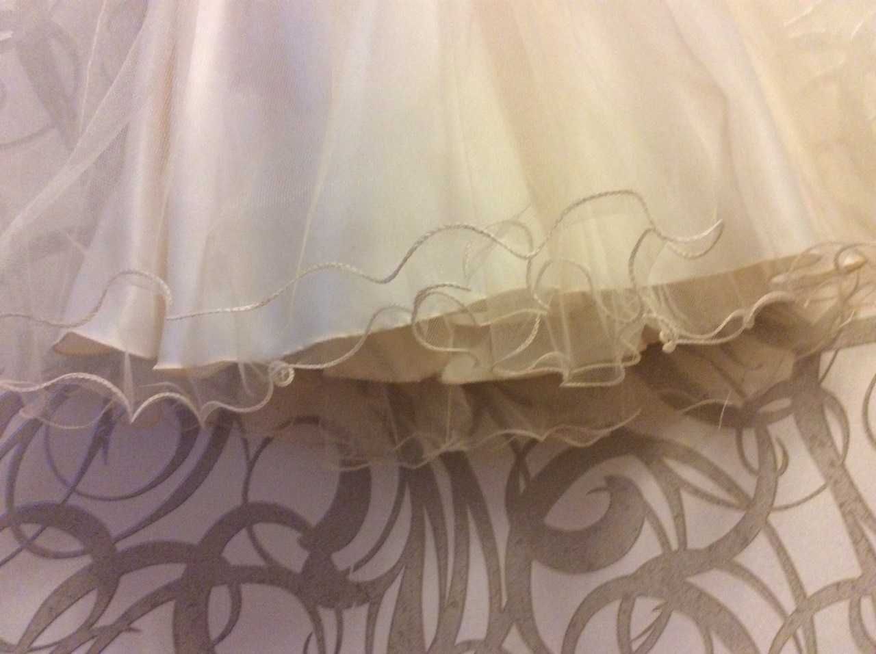 Праздничное, нарядное платье с гипюровым лифом, р. 120-130 см