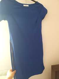 Kobaltowa sukienka reserved z zameczkami po bokach