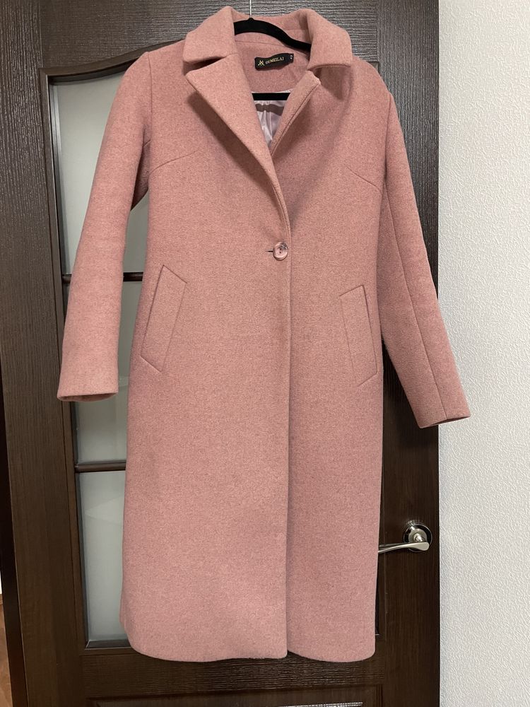 Пальто розового цвета