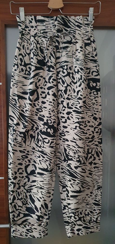 Calças zebra da Bershka tam.34 novas