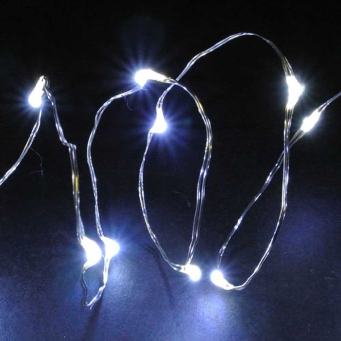 Lampki dekoracyjne na druciku na baterie 50 LED białe zimne