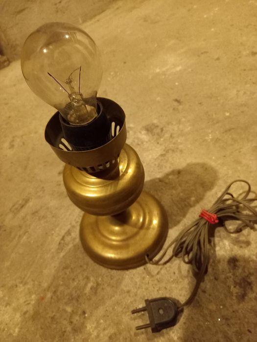 Lampa stojąca z mosiądzu