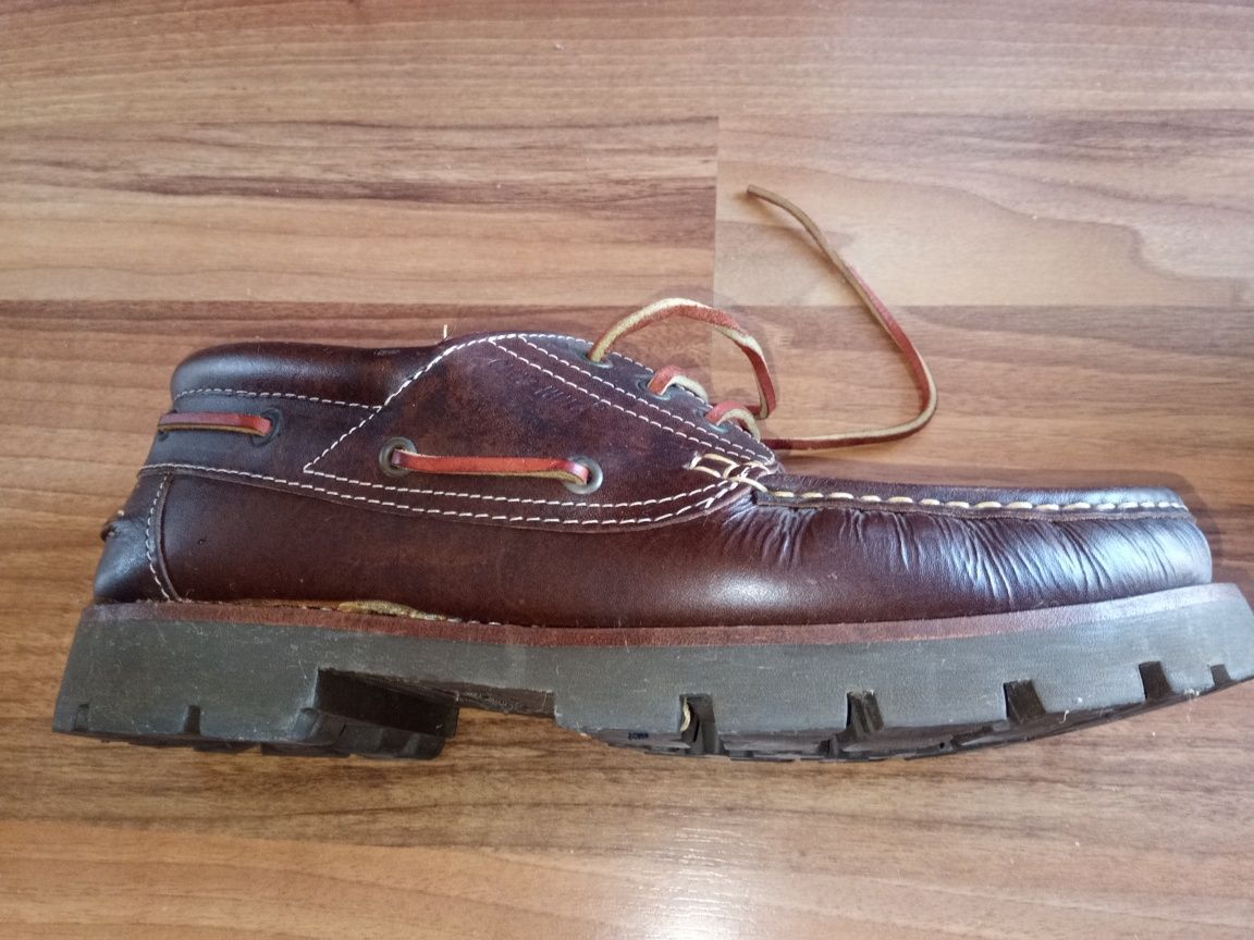 Sapatos de vela novos