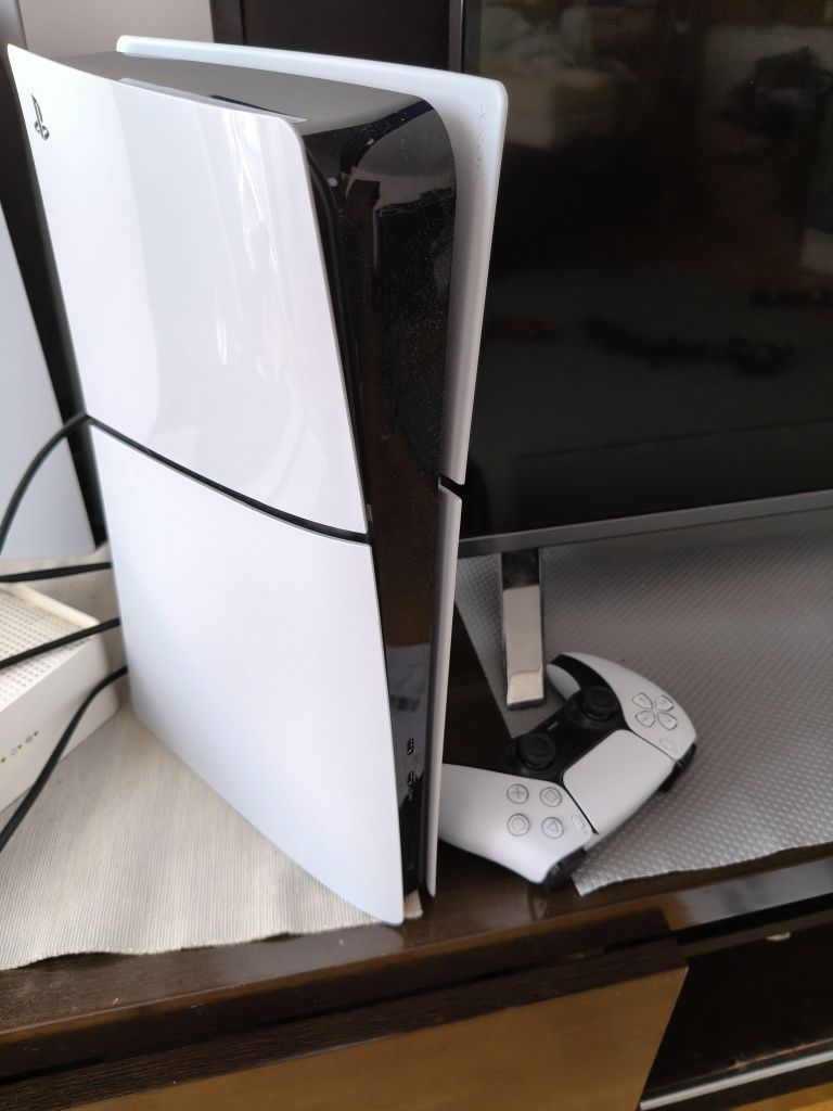 Play station 5 PS slim 1tb