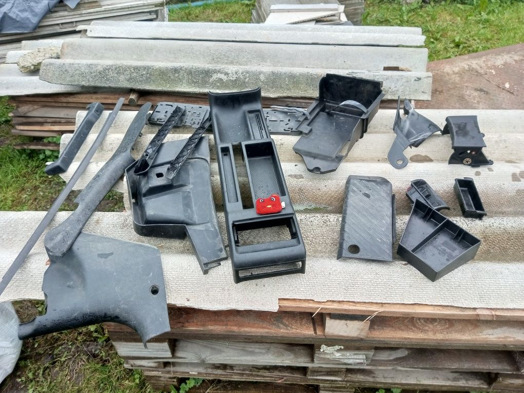 Обшивка салону, бачок,гегератор,петлі дверей,ущільнювачі на пассат б5