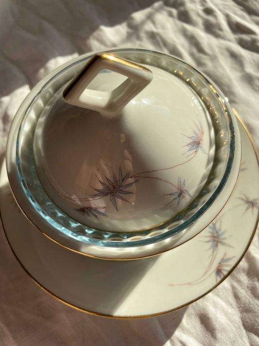 Manteigueira em porcelana