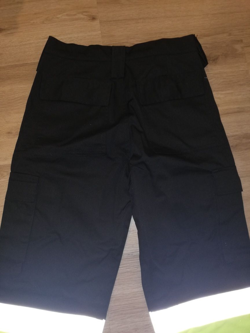 Calça de trabalho multibolsos reforçadas com reflectores