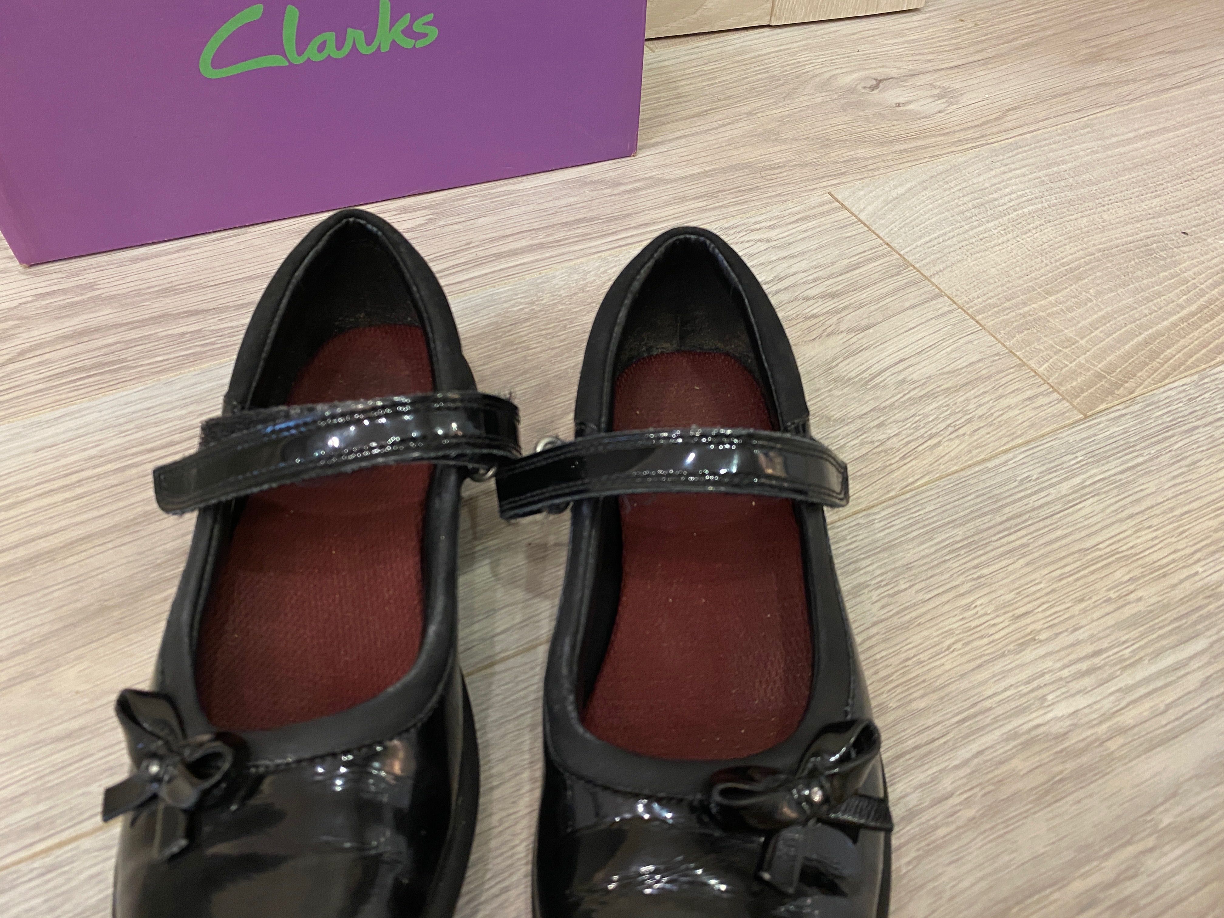 туфлі балетки Clarks 33/20 шкіряні/лак для дівчинки