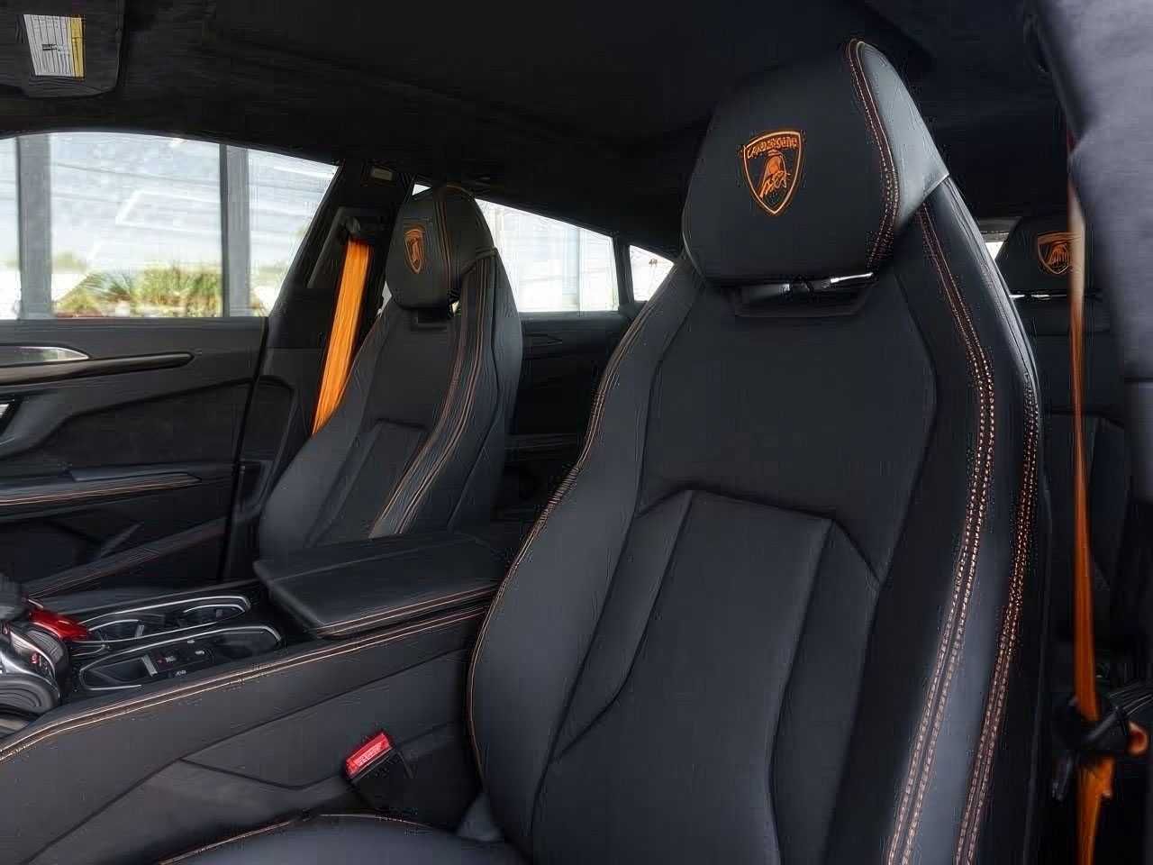 2023 Lamborghini Urus S