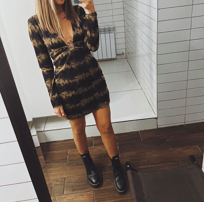 Цікава сукня zara з декором