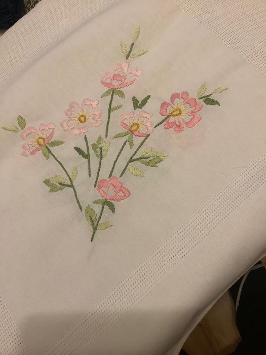 Obrus ręczenie hatfowany