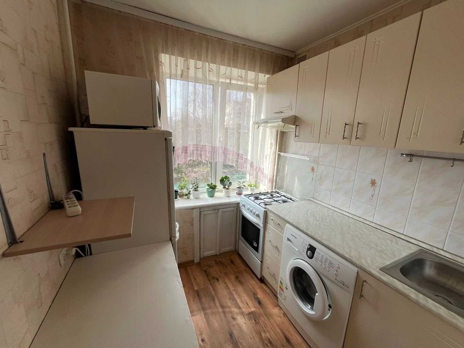 Супер квартира, низ ринку - Виставка, середній поверх, Хороша ціна