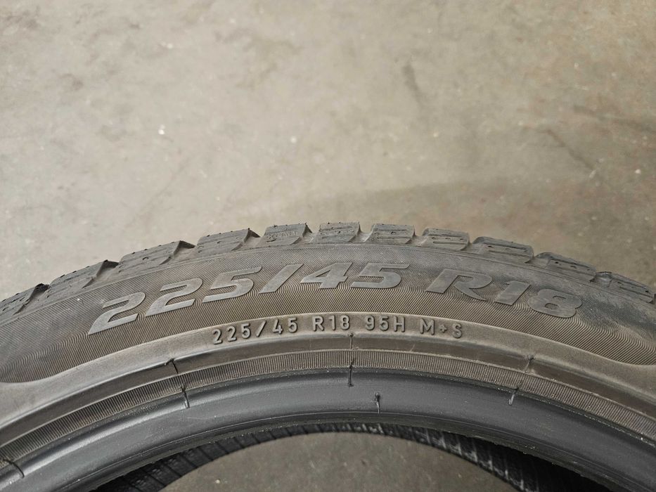 2 Szt 225/45 R18 95H Pirelli Sotto Zero 3 - 6,30mm