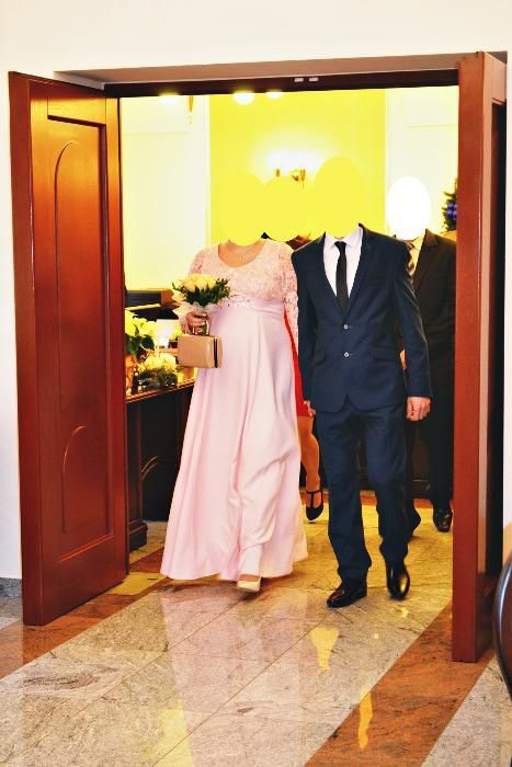 Różowa sukienka ślubna