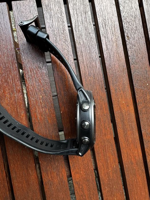 Garmin Fenix 6X Sapphire Carbon Gray DLC z czarnym paskiem