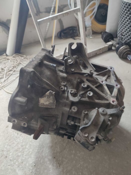 Кпп Авенсис 2,2декад бу