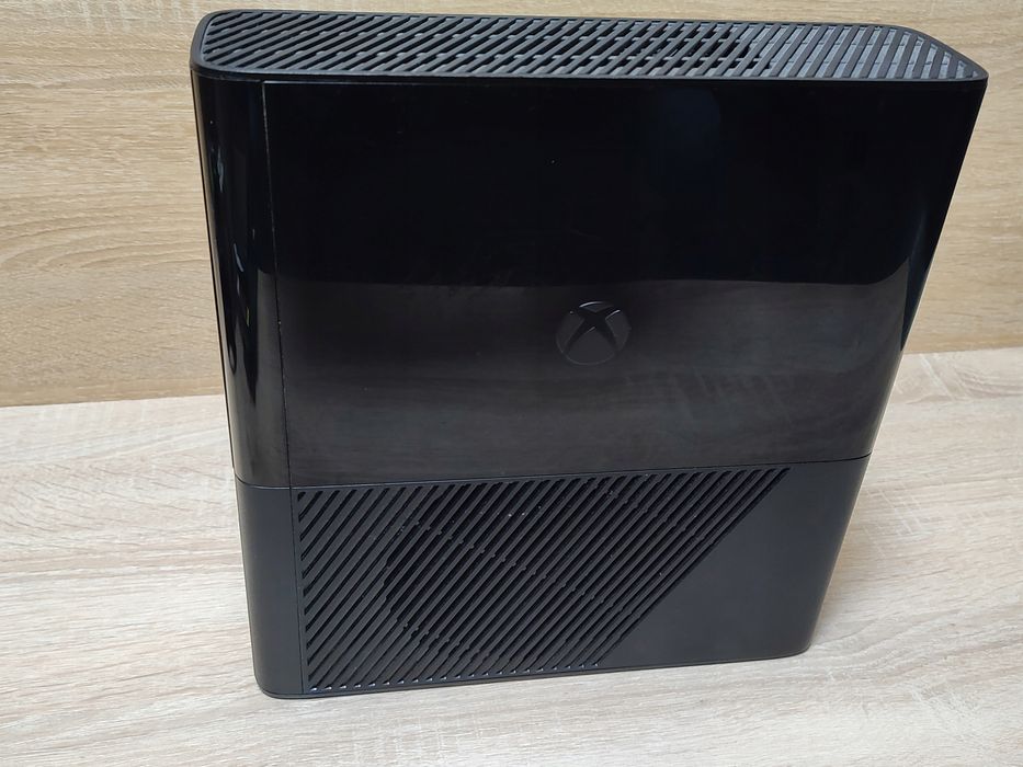 Konsola xbox 360 e 500gb czarny