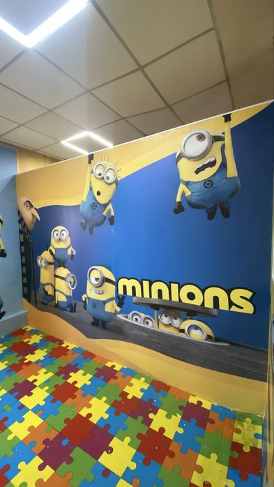 Поклейка обоїв.