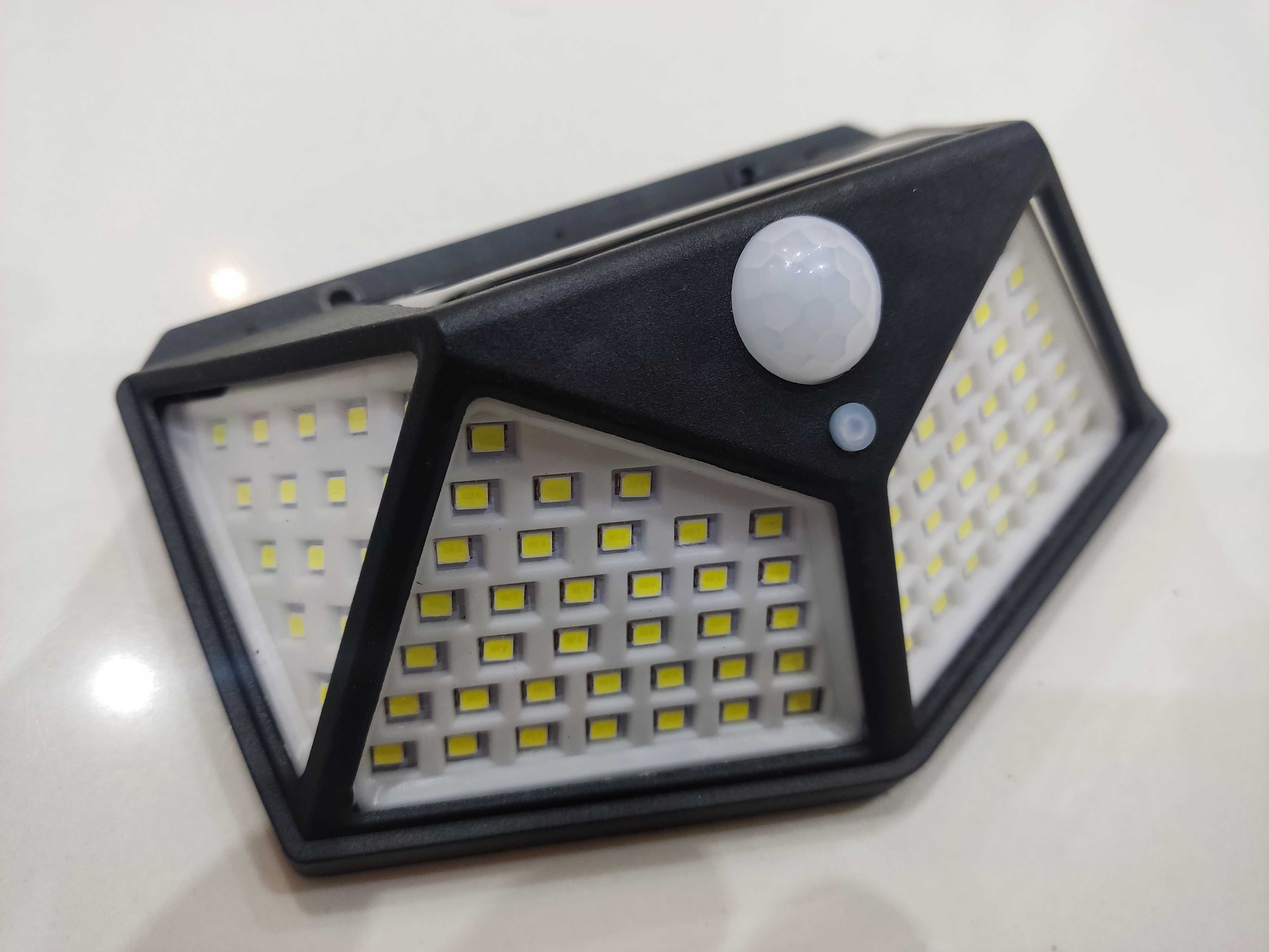 Wodoodporna Lampa Solarna 100 LED Słoneczna Akumulator Li Ion Halogen