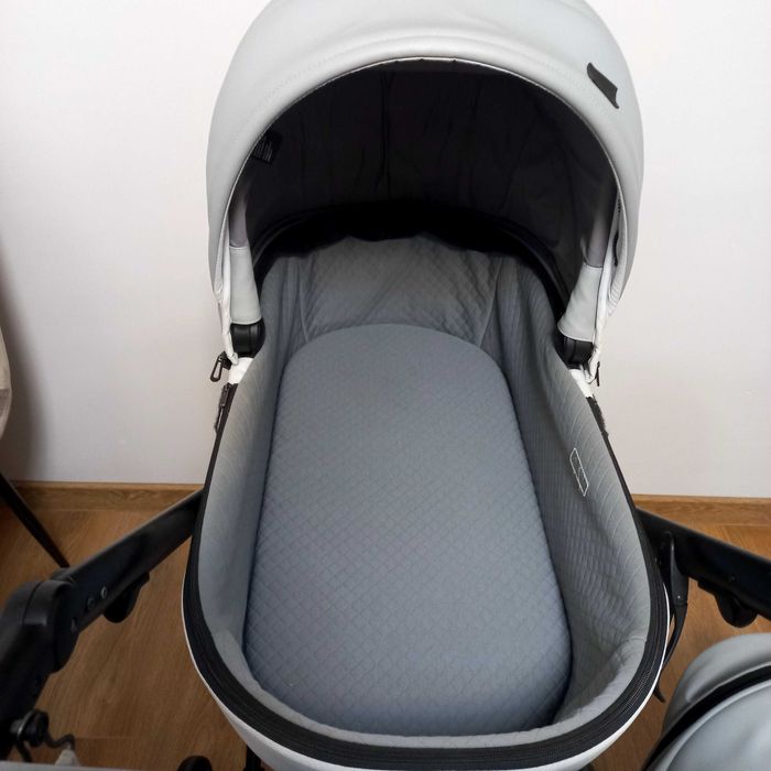 Дитяча коляска anex e/type, в гарному стані.