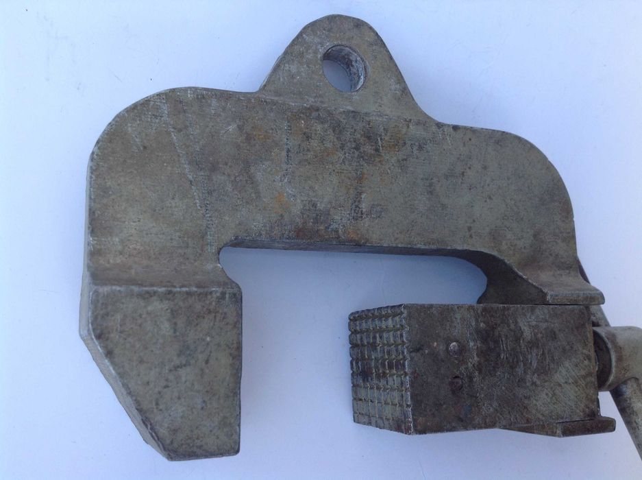 Струбцина держатель фиксатор деталь запчасть к промышл-му станку СССР