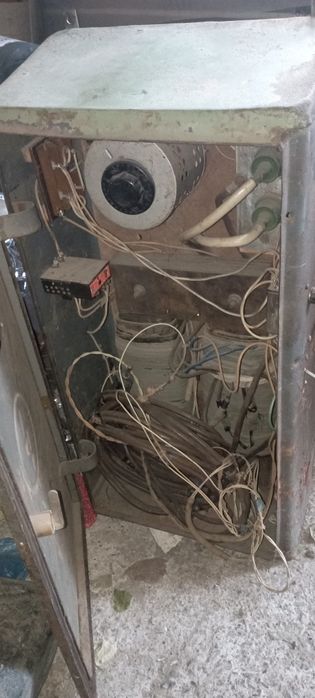 Зарядне на автомобілі  з автозапуском