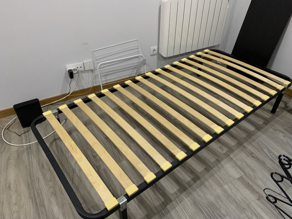 Estrado de cama em bom estado