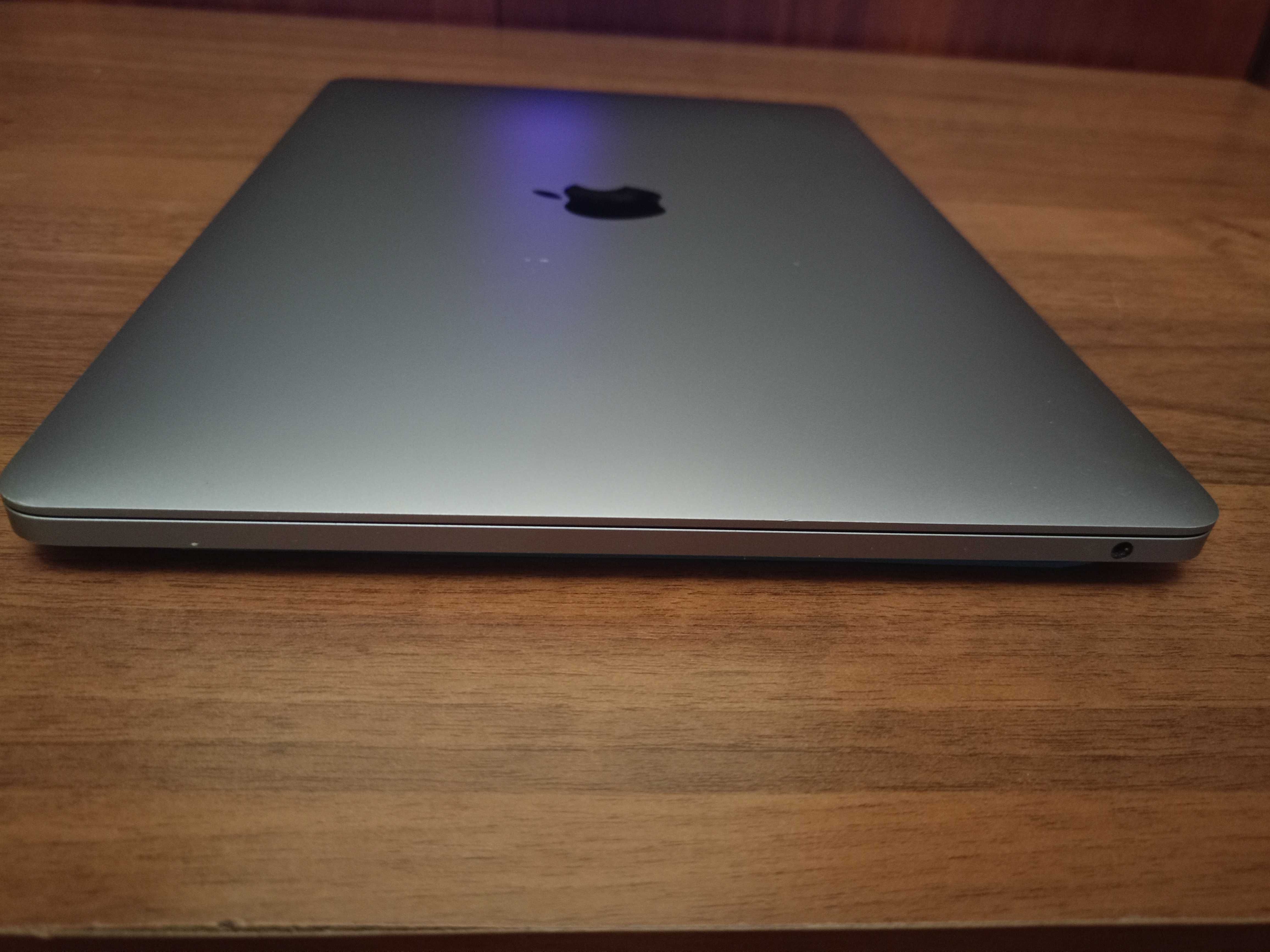 MacBook Pro (13 дюймов, M2, 2022 г.) A2338