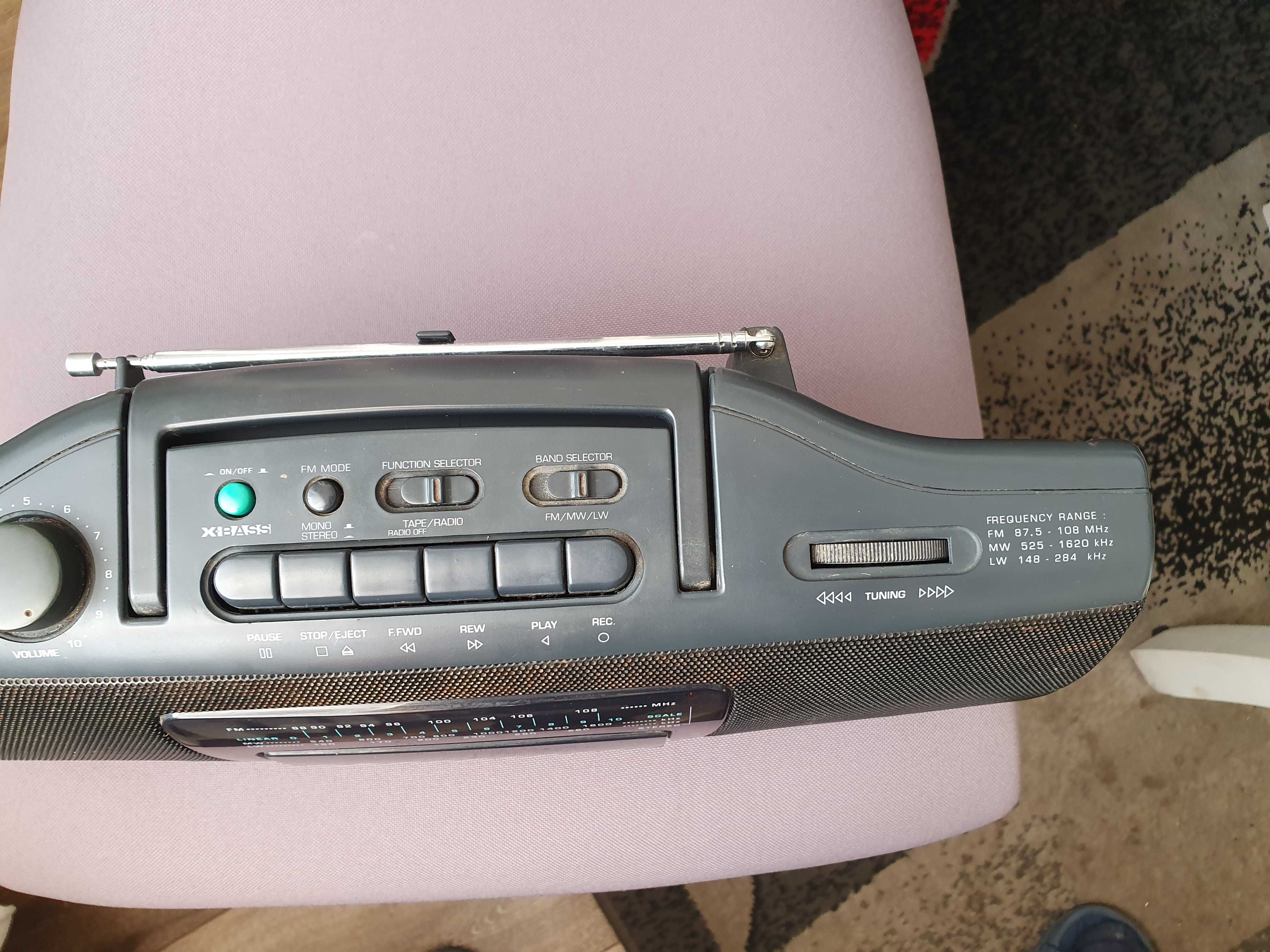 Stary zabytkowy radiomagnetofon Thomson TM 7660