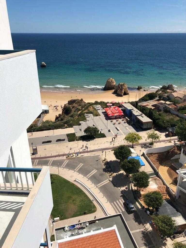 Apartamento na praia da rocha frente a praia