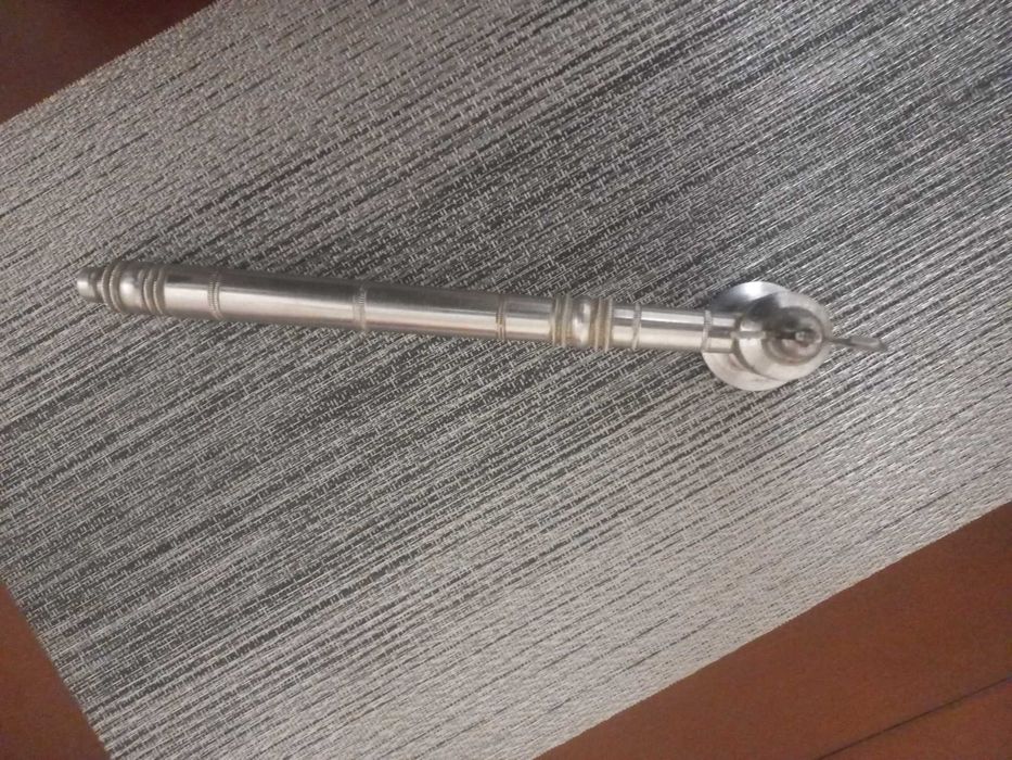 Stary masywny tłuczek do mięsa