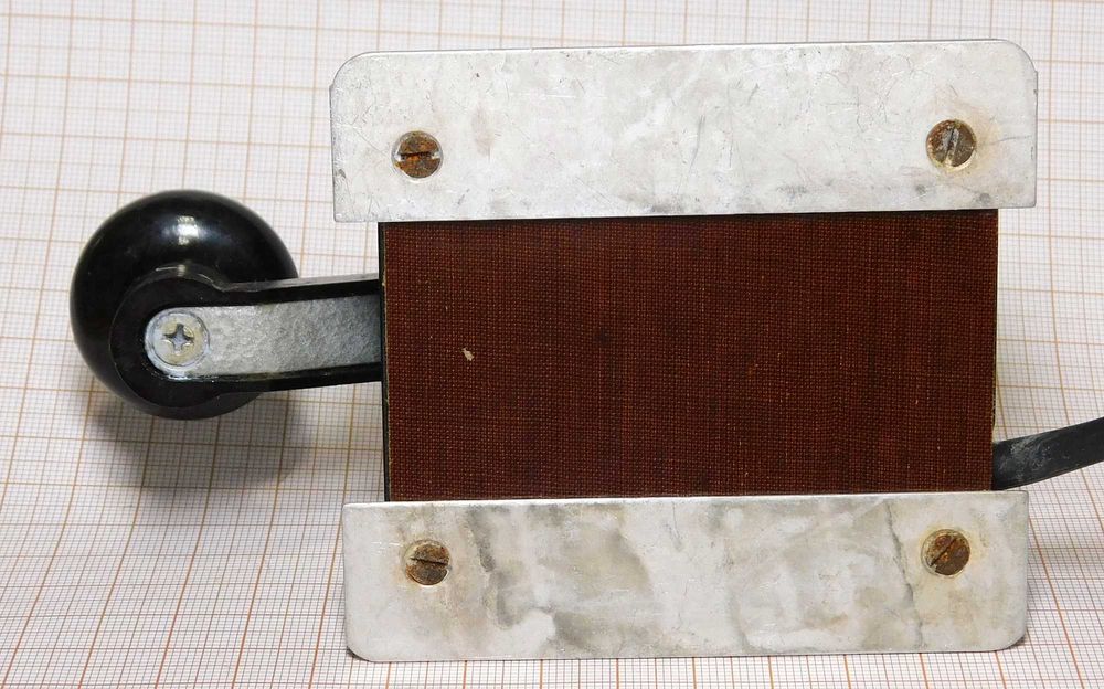 Klucz telegraficzny do radiostacji wojskowej czarny