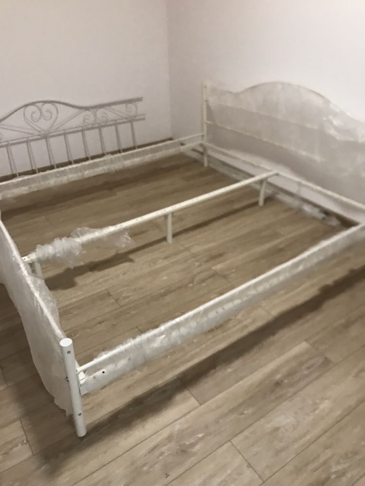 Rama łóżka biała