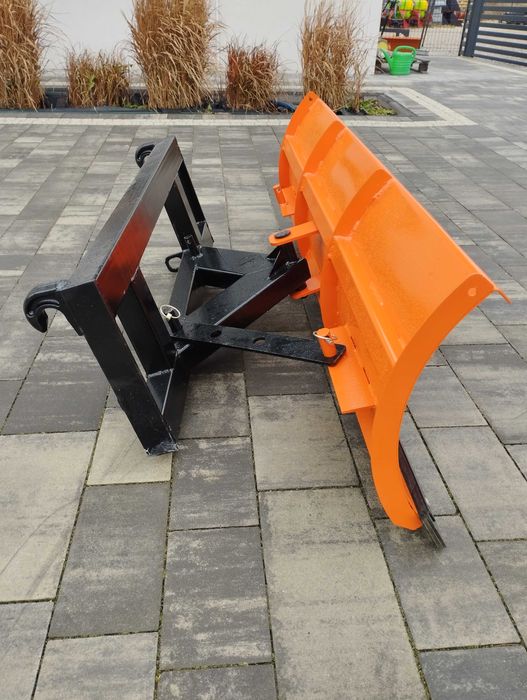 Śnieżny pług mocowany na Euroramkę do mini traktorów Kubota Iseki itp
