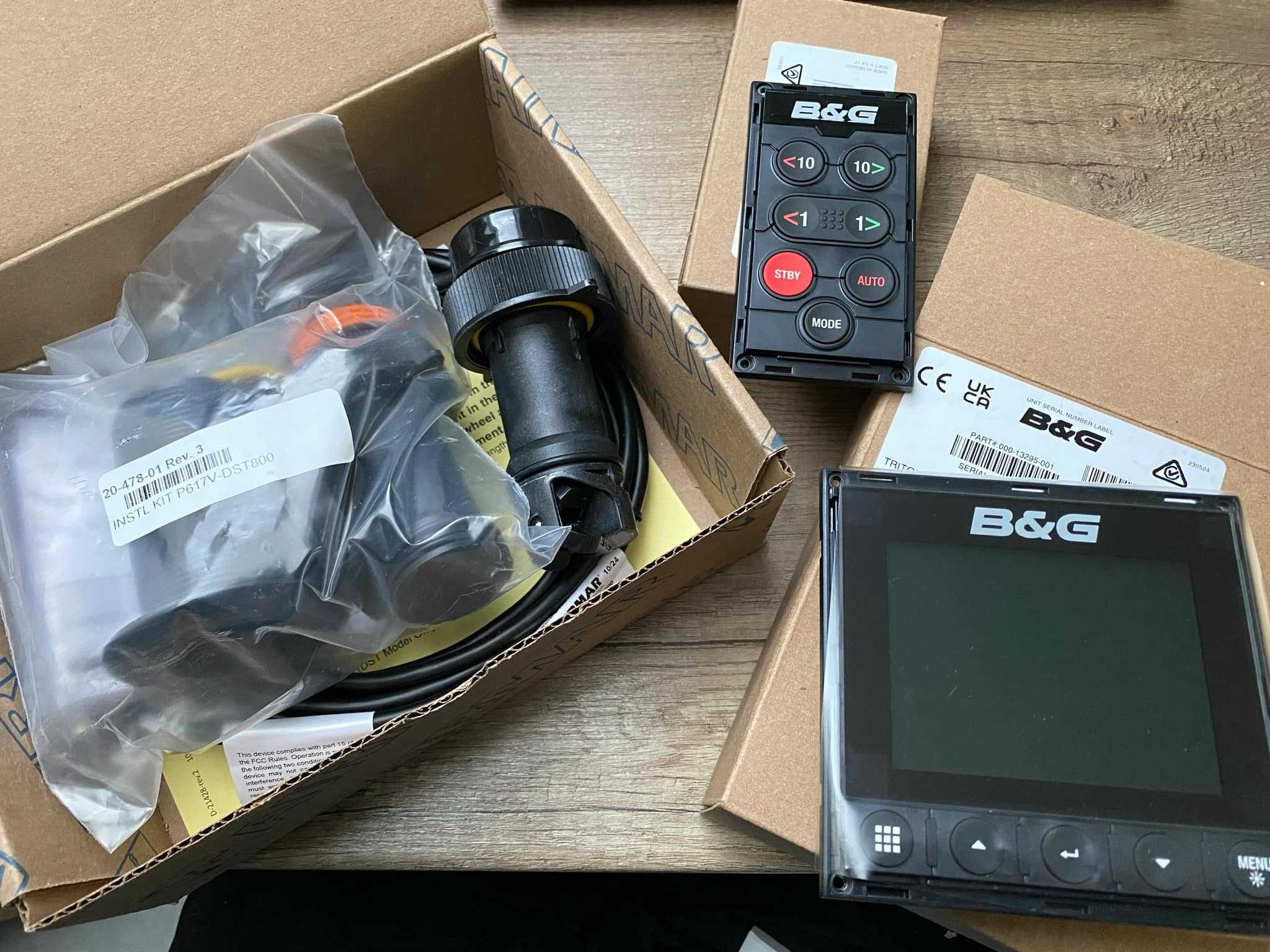 Zestaw B&G Triton 2 Display B&G Triton 2 autopilot DST810 Multisensor