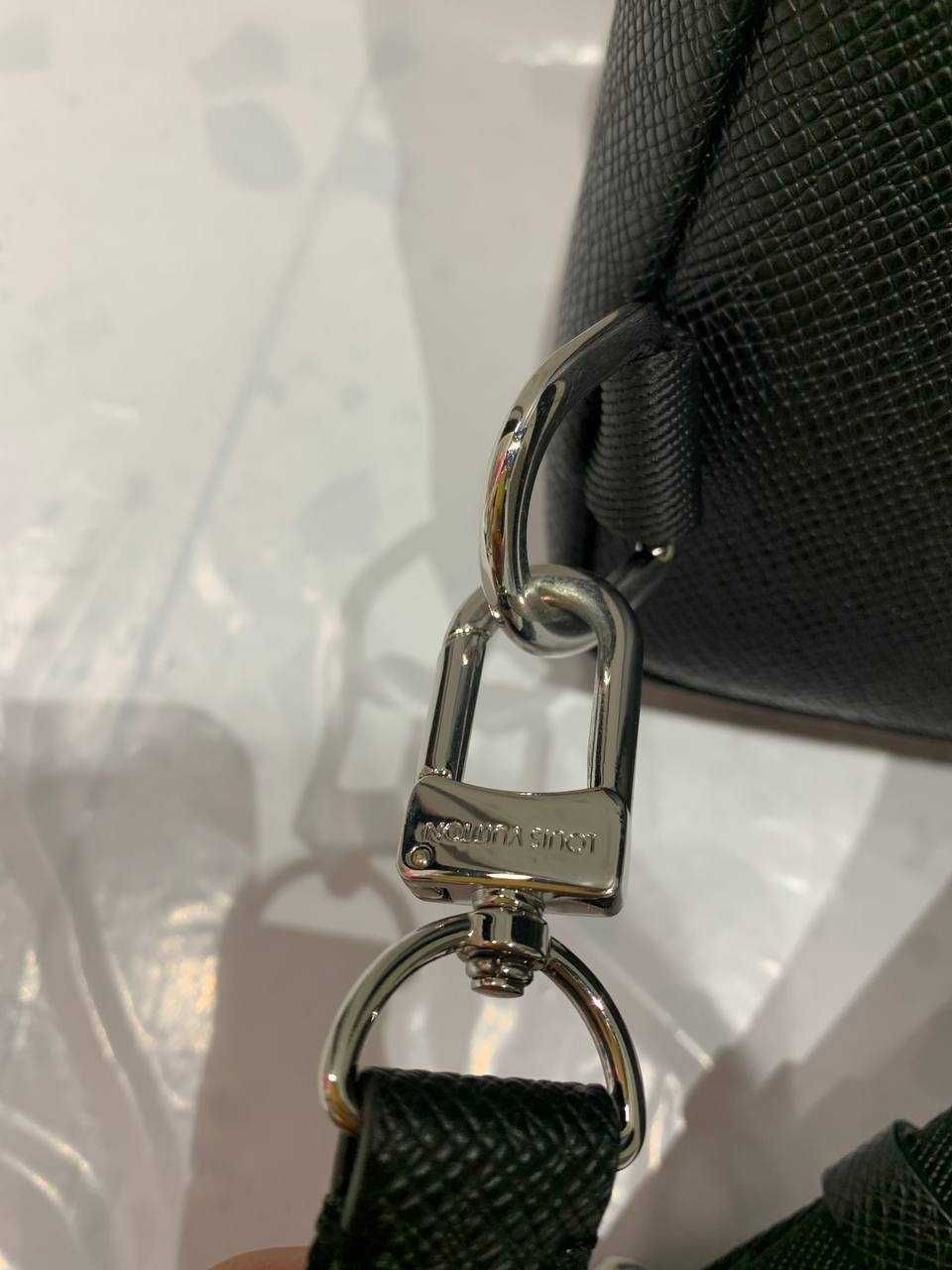 Louis Vuitton AVENUE SLING Taiga, оригінал