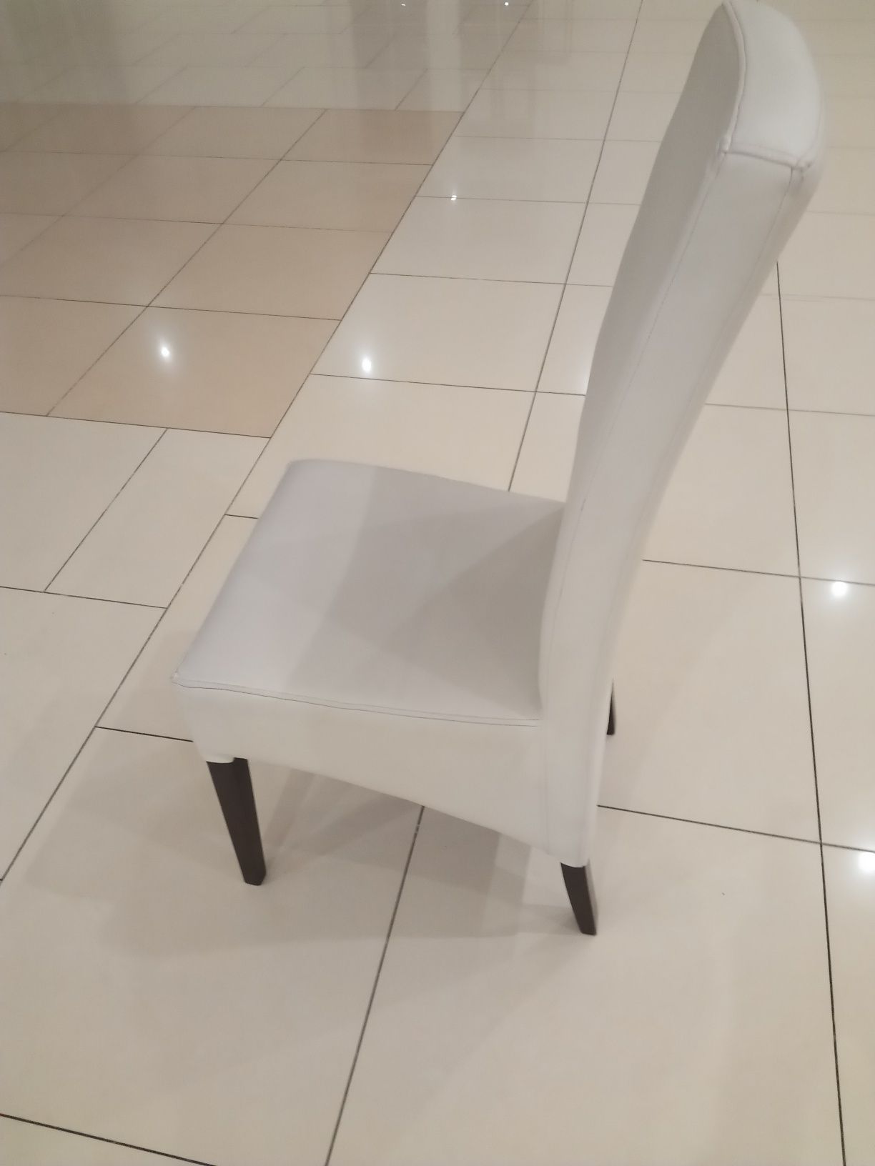 Krzesła tapicerowane wysokie