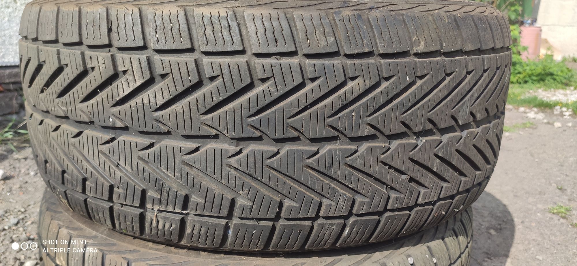 Шины Vredestein 235/40 R18 2 шт.