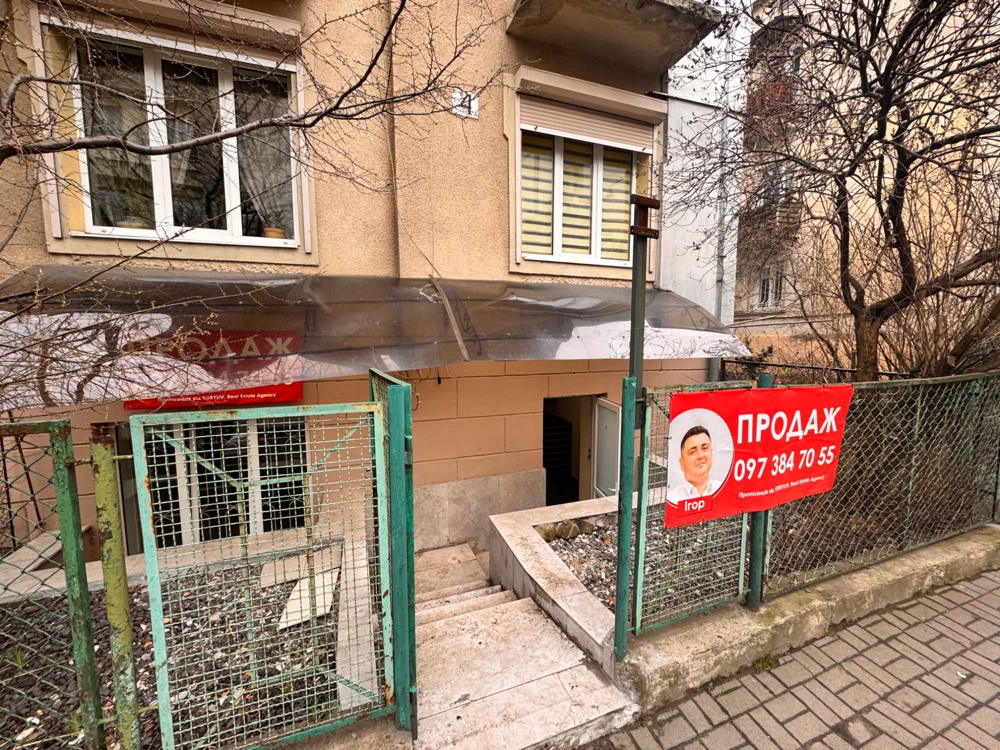 Фасадне комерційне приміщення 43,8 кв. м, вул. Пастернака / Героїв УПА