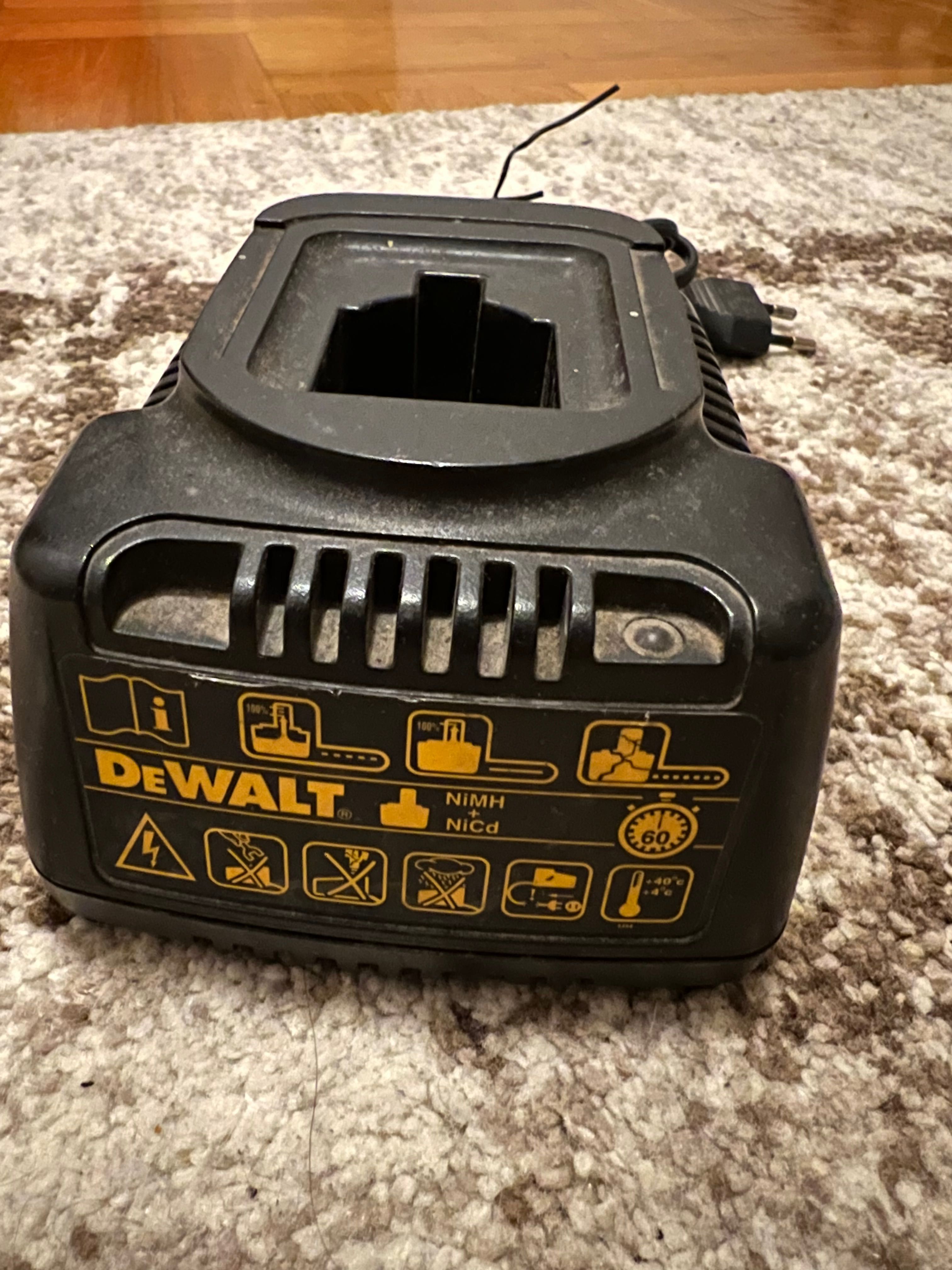 DeWALT Ładowarka DE9116