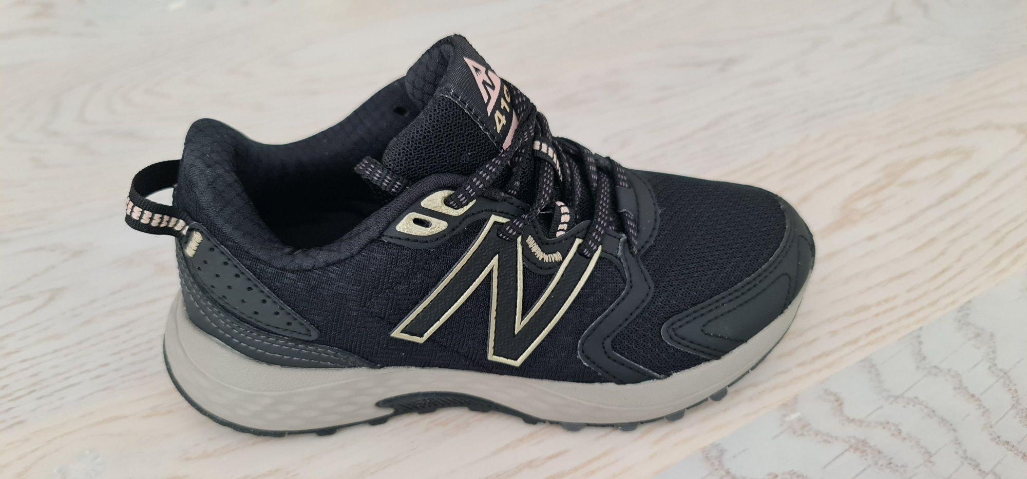 Buty New Balance - damskie rozmiar 36/podany (faktyczny 35,5 )