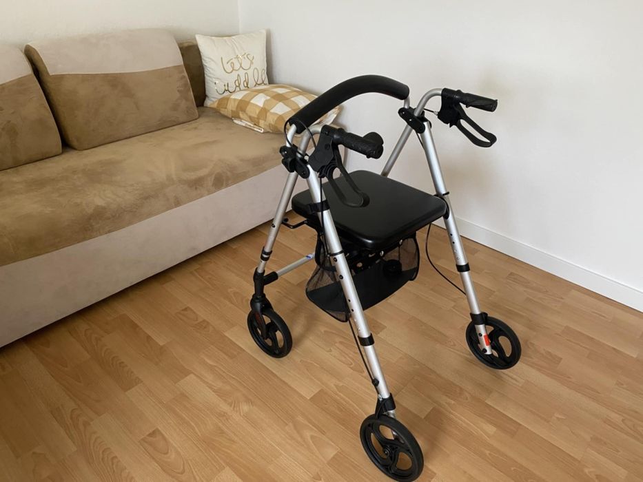 Balkonik rehabilitacyjny z siedziskiem
https://reharent.pl/