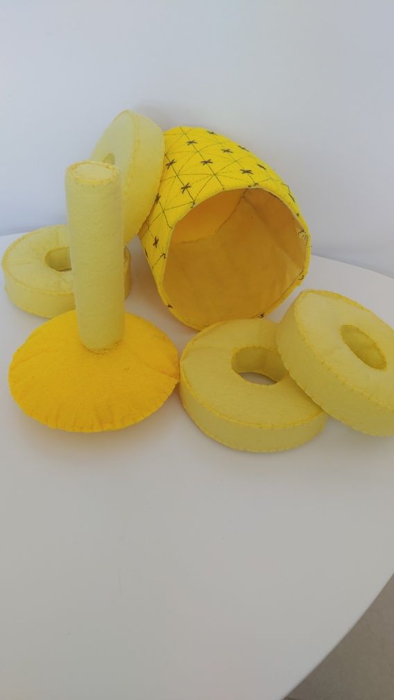 zabawka z filcu ananas