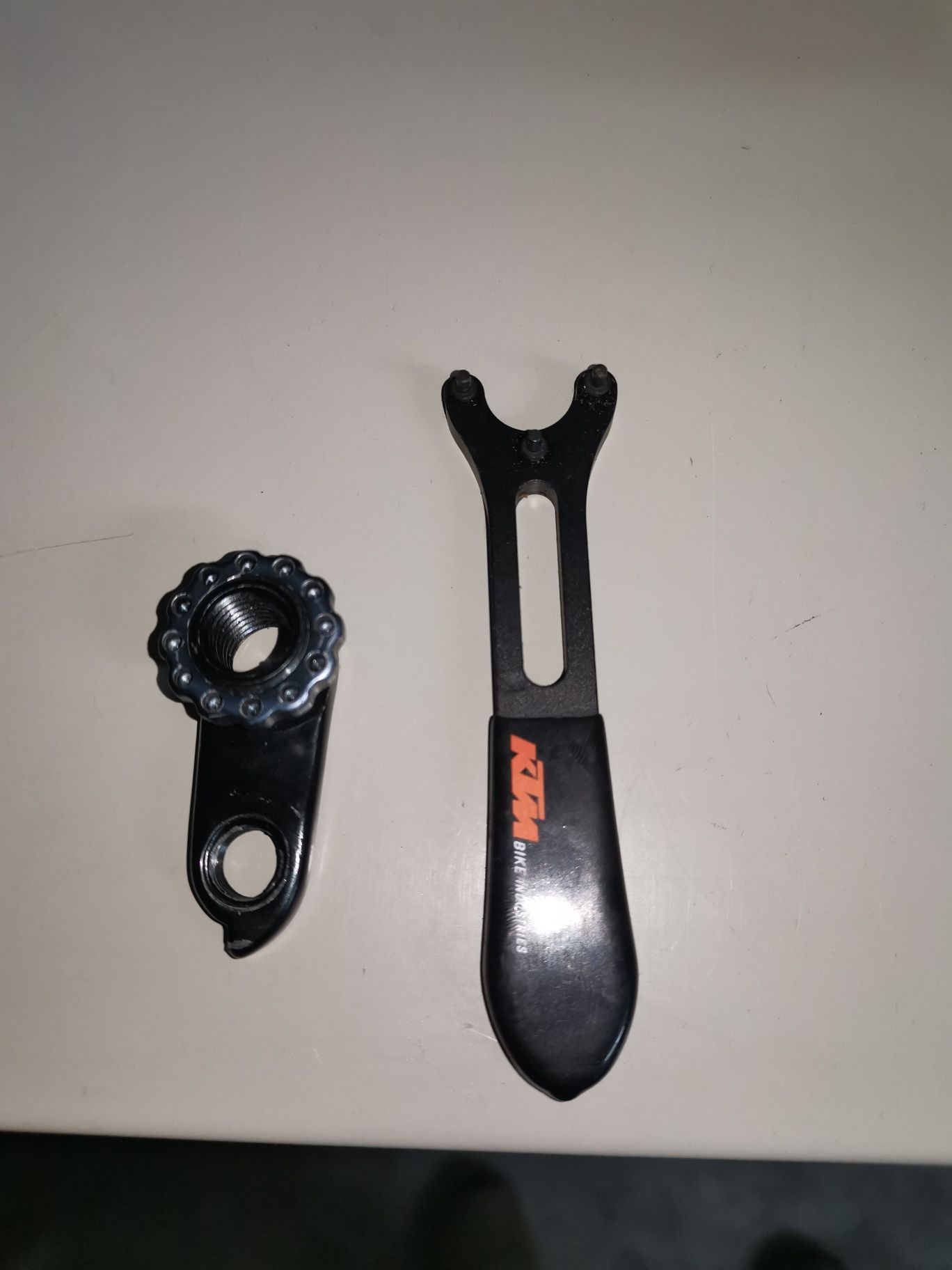 Dropout Ktm + Ferramenta