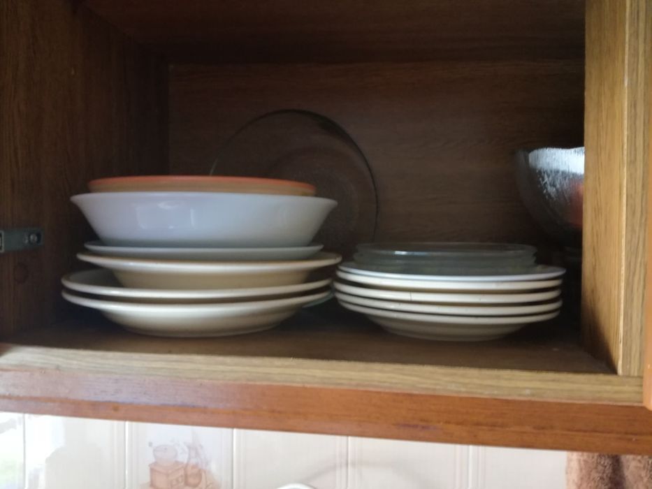 Loiças, várias ,algumas não foram usadas.