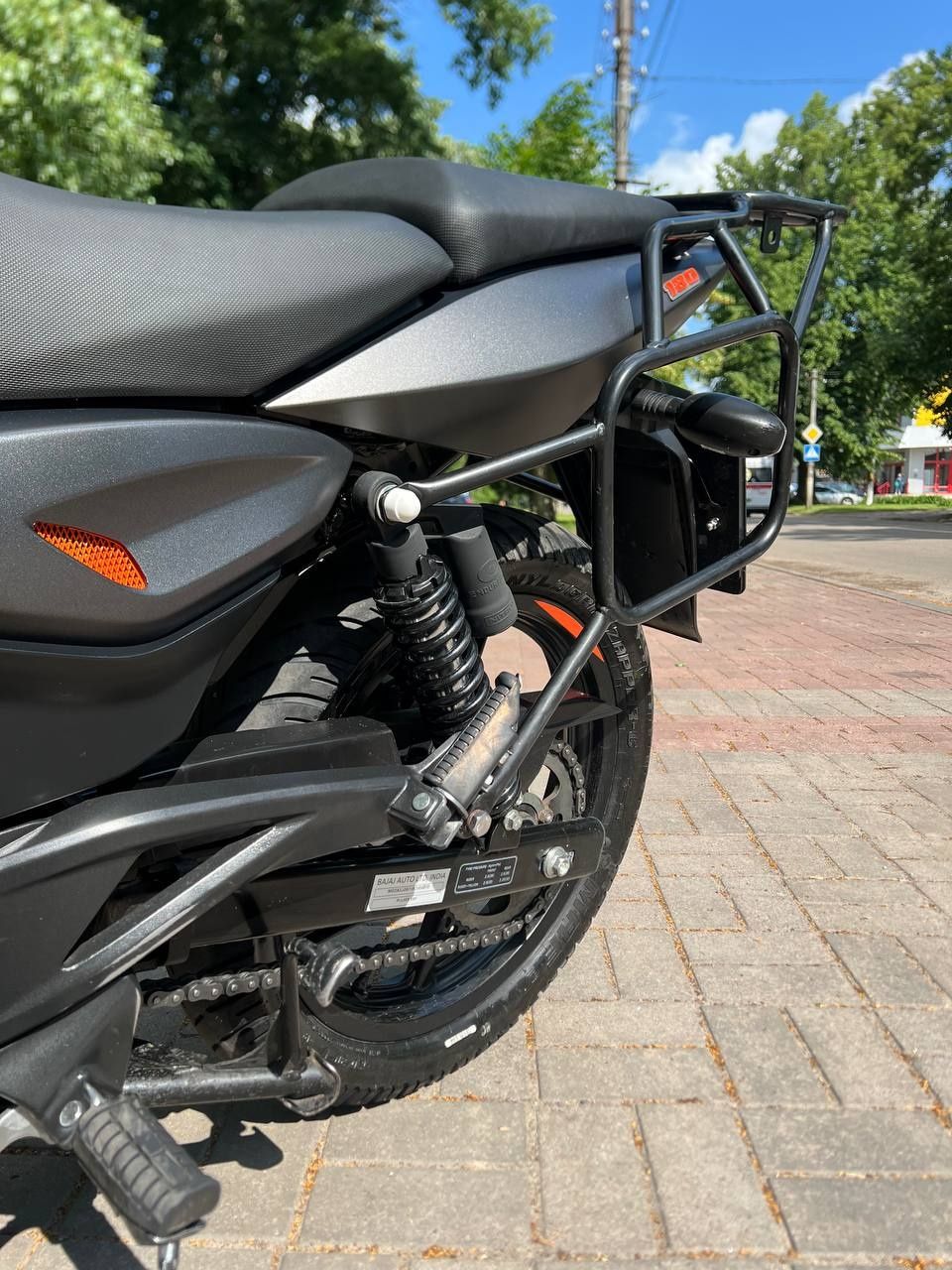 Bajaj pulsar 180