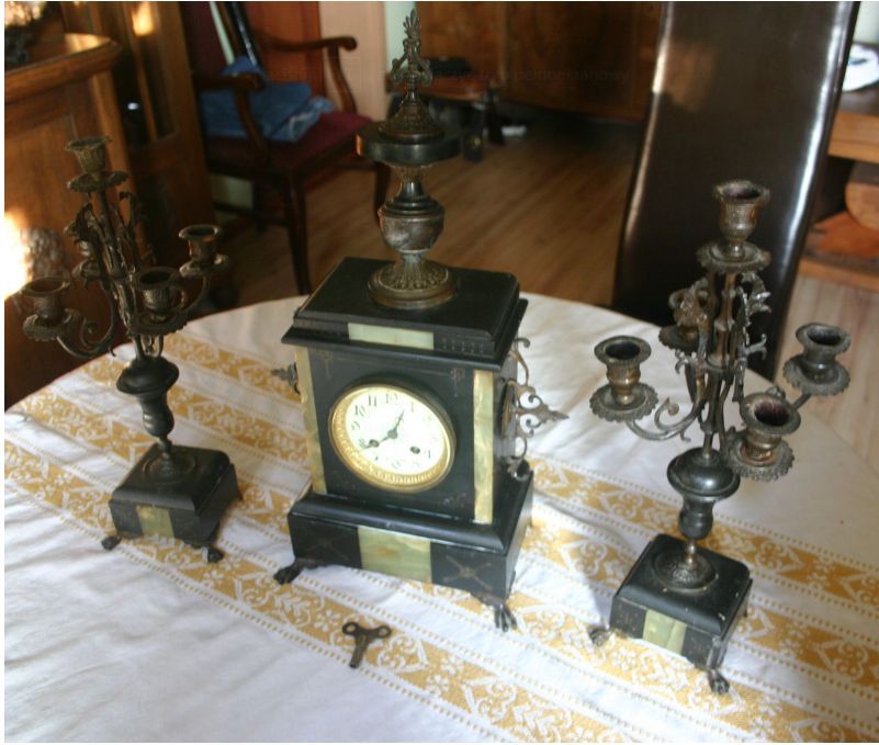Francuski zegar kominkowy MEDAILLE -- Marmur XIX wiek --