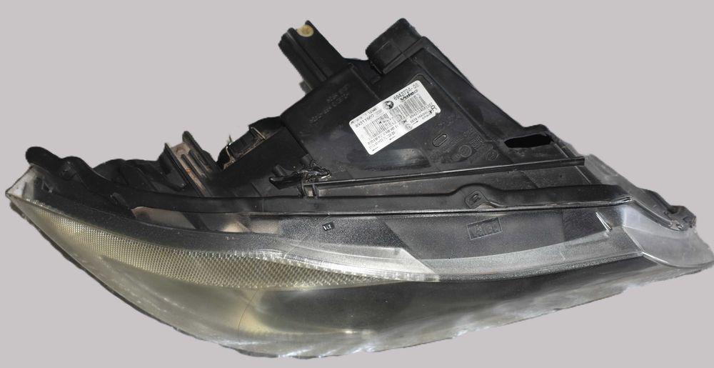 Farol direito Bmw E90/E91 com defeito